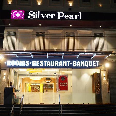 Hotel Silver Pearl Aligarh Bagian luar foto