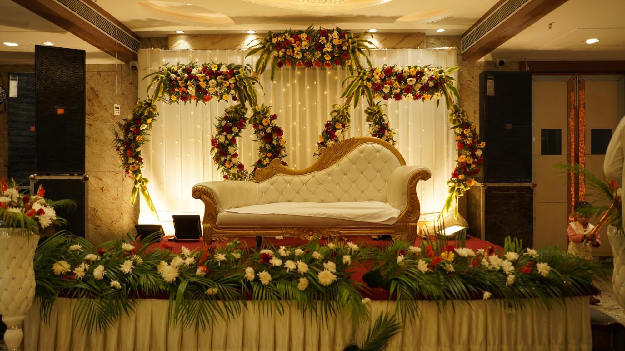 Hotel Silver Pearl Aligarh Bagian luar foto
