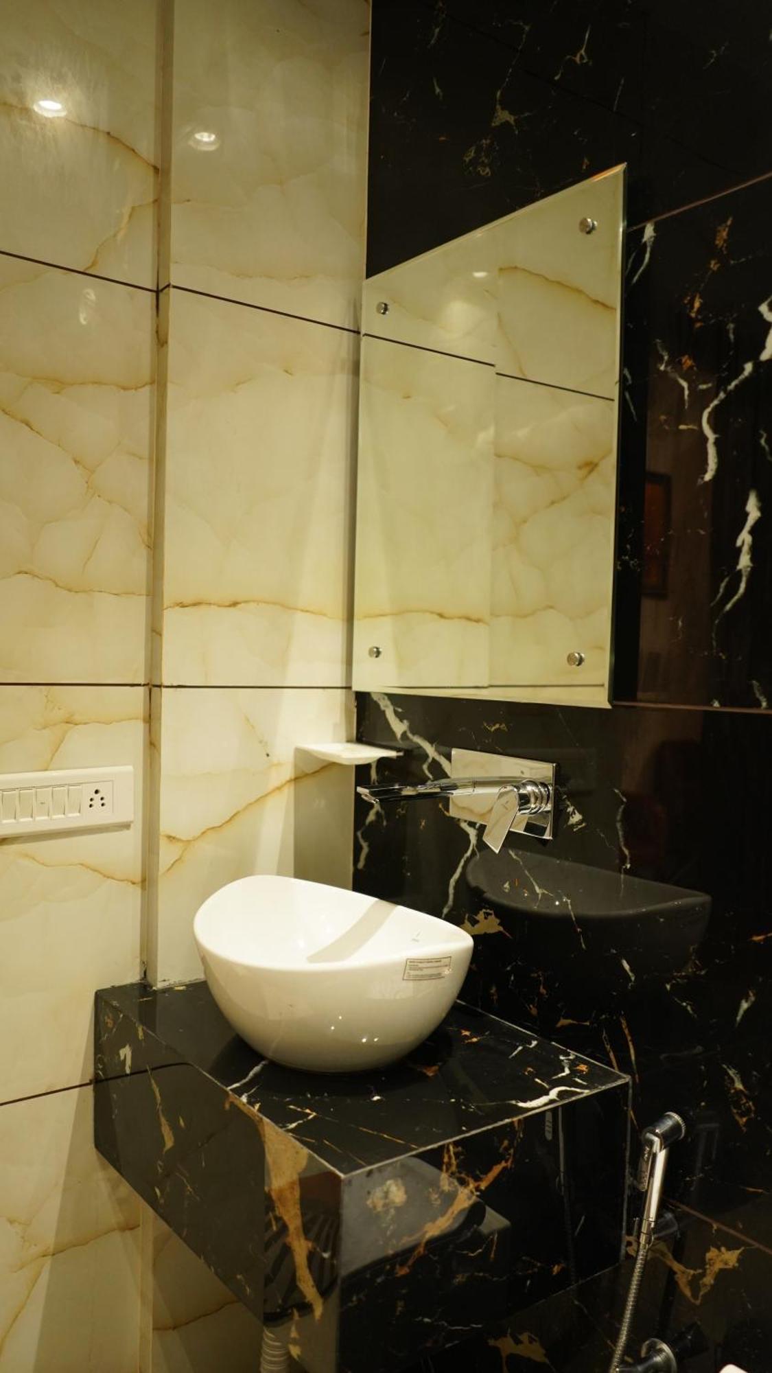 Hotel Silver Pearl Aligarh Bagian luar foto