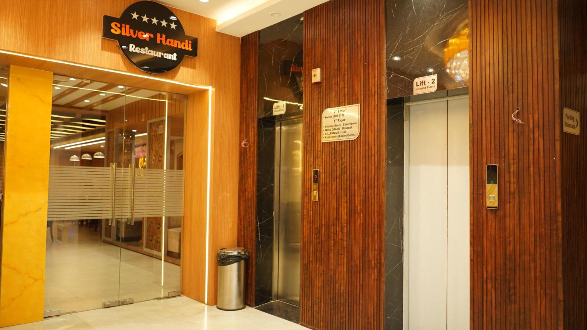 Hotel Silver Pearl Aligarh Bagian luar foto