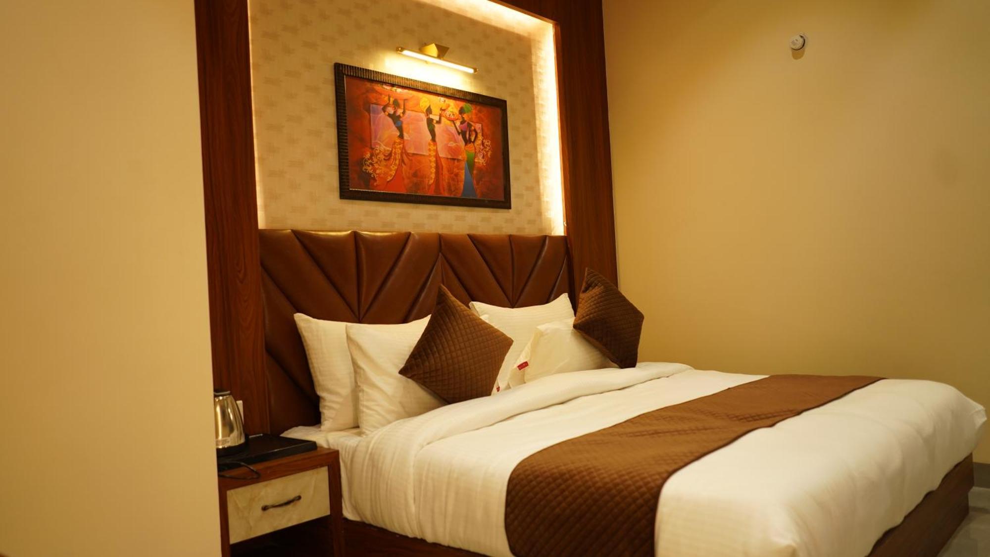 Hotel Silver Pearl Aligarh Bagian luar foto