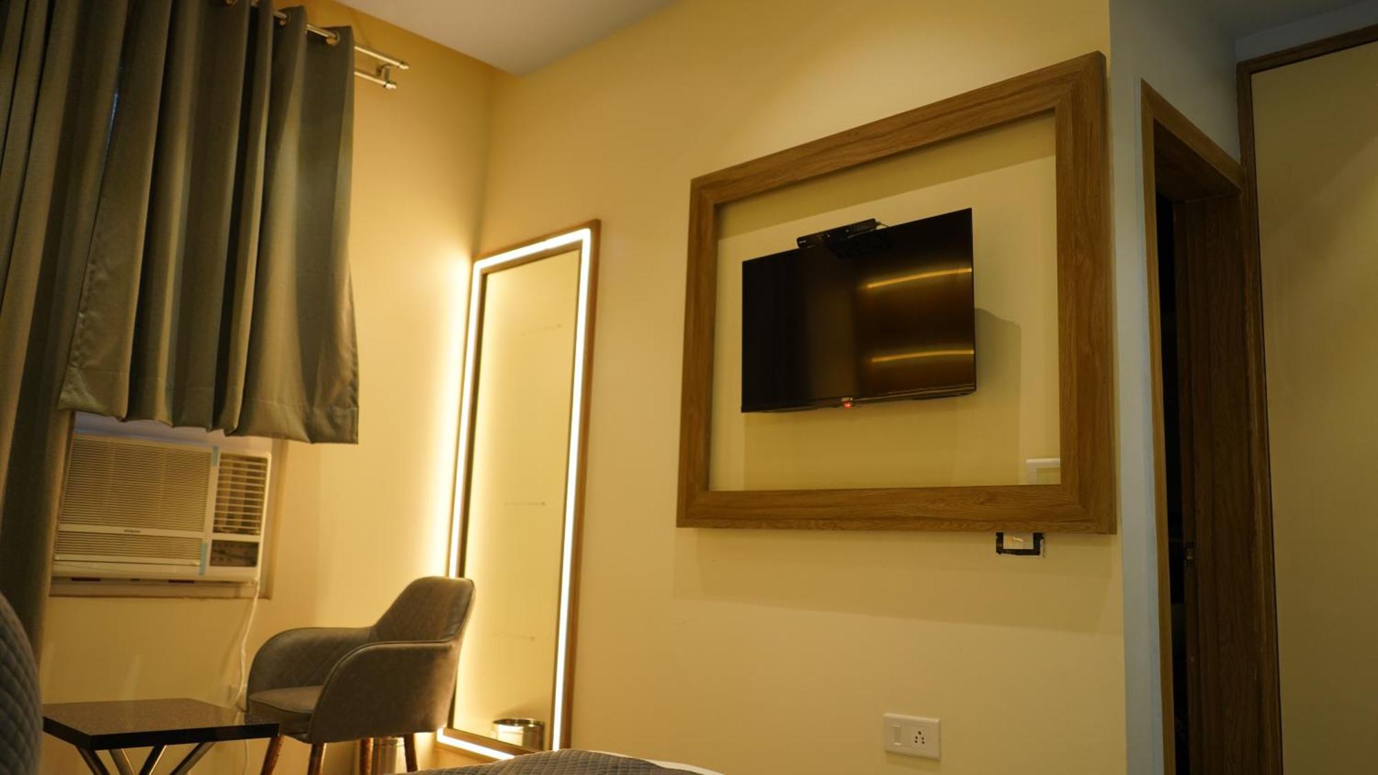 Hotel Silver Pearl Aligarh Bagian luar foto